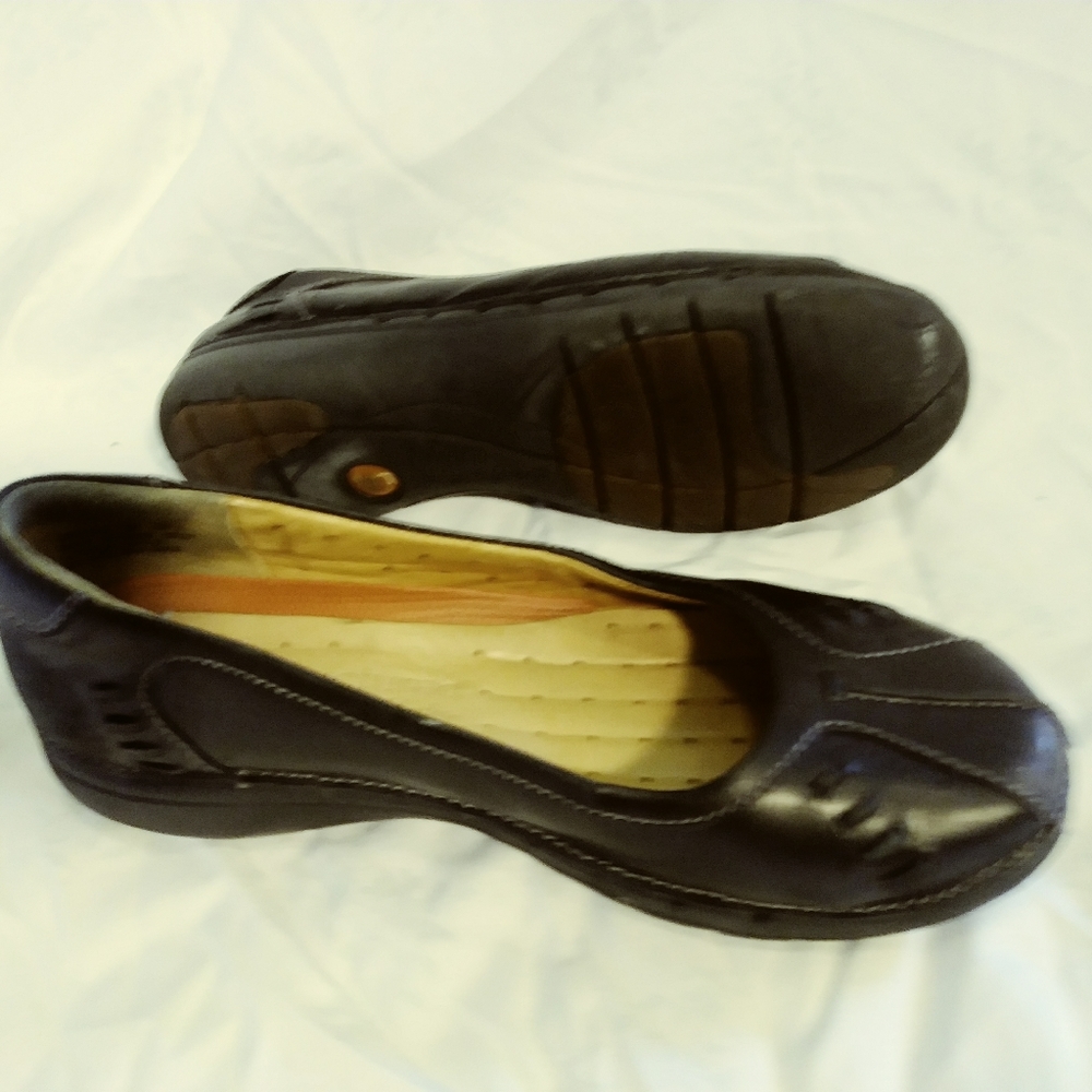 Clark's fitted slip ons black leather